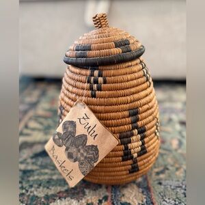 NWT Traditional Zulu Handwoven Tan and Black Lidded Basket